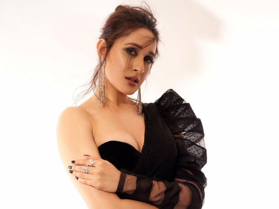 Stunning Poses Of Pragya Jaiswal In Black